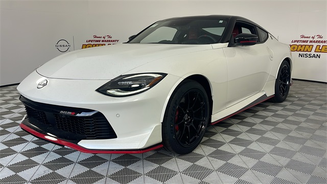 2025 Pearl White Tricoat/Super Black Nissan Z NISMO Coupe