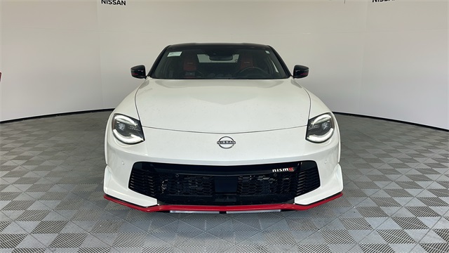 2025 Pearl White Tricoat/Super Black Nissan Z NISMO RWD Coupe