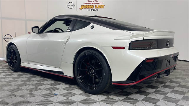 2025 Pearl White Tricoat/Super Black Nissan Z NISMO RWD Coupe