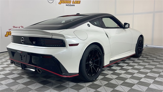 2025 Pearl White Tricoat/Super Black Nissan Z NISMO RWD Coupe