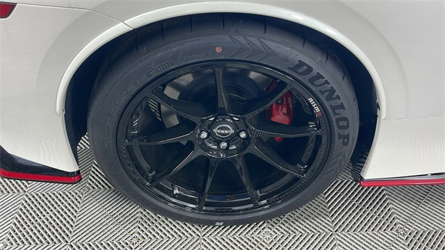 2025 Pearl White Tricoat/Super Black Nissan Z NISMO RWD Coupe