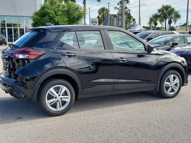 2024 Nissan Kicks S photo 3