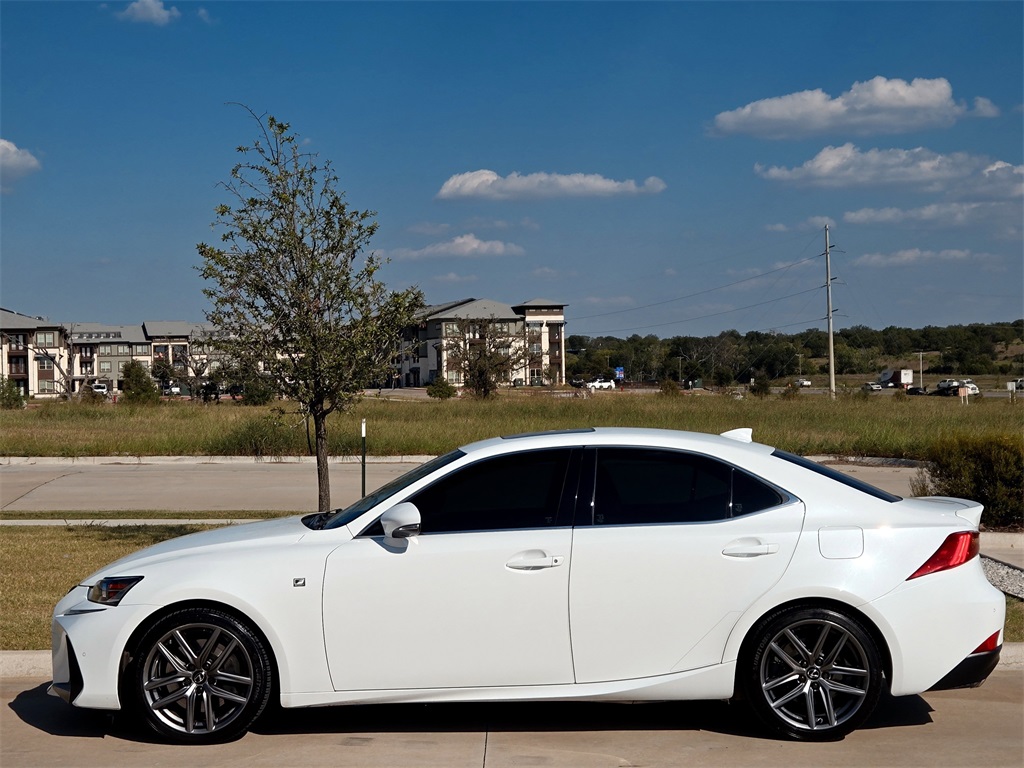 2019 Lexus IS 300 F SPORT photo 3