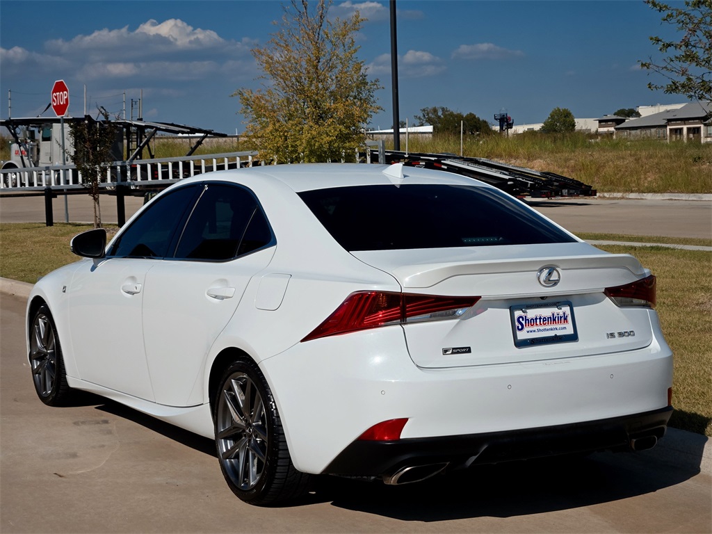 2019 Lexus IS 300 F SPORT photo 4