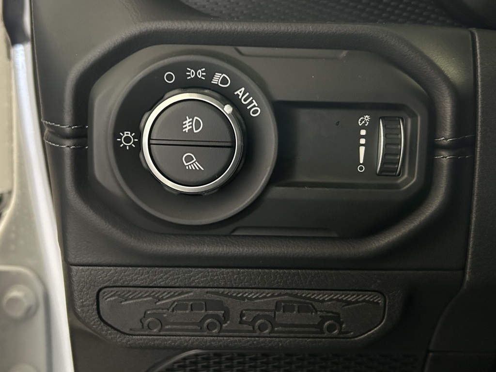 new 2025 Jeep Gladiator car, priced at $46,999