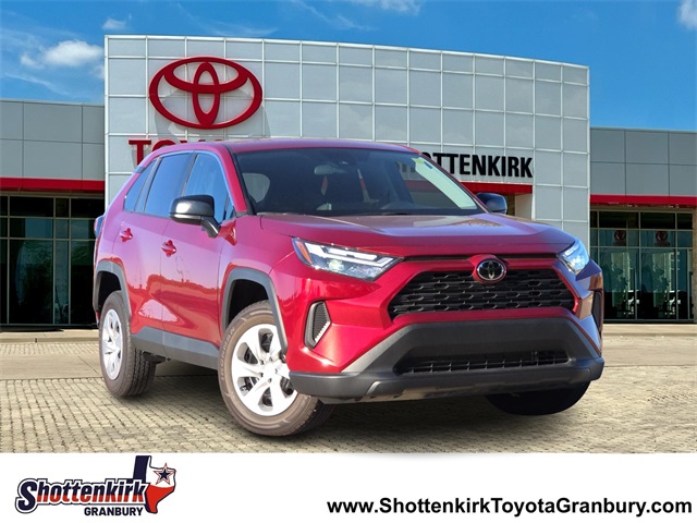 2024 Toyota RAV4 LE's photo