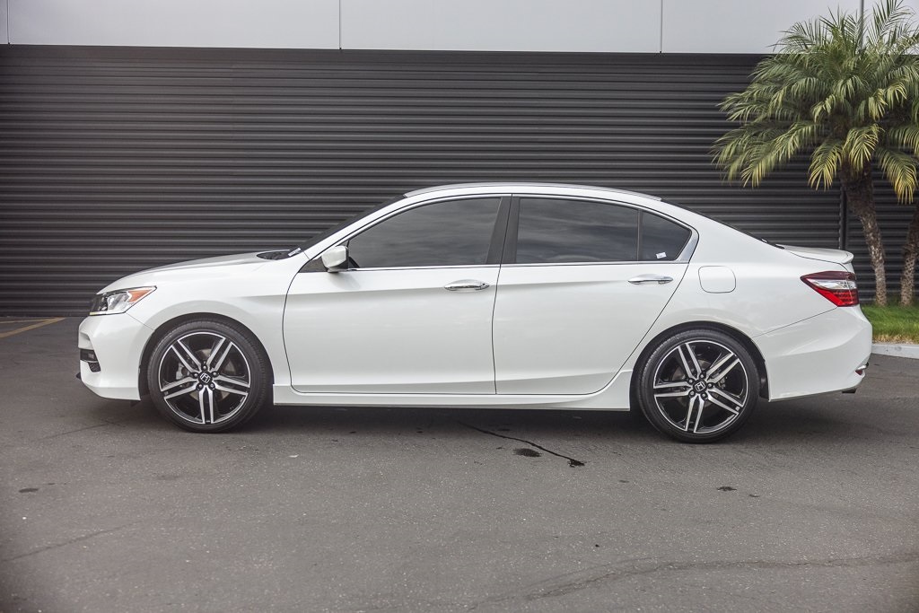 2017 Honda Accord Sport SE's photo