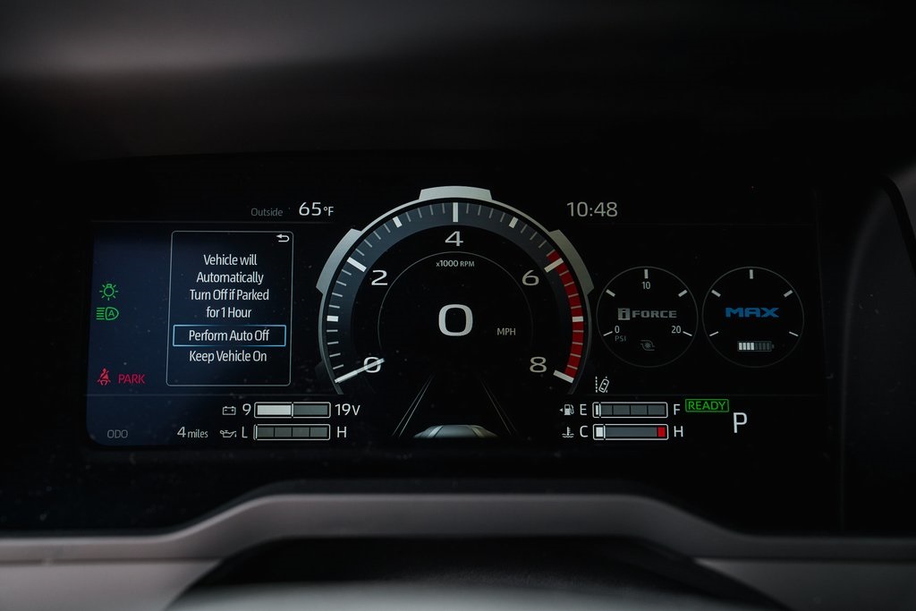 2025 Toyota Tundra Platinum CrewMax photo 13