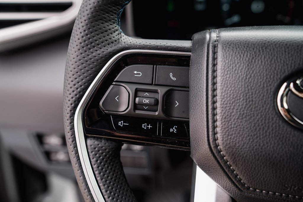 2025 Toyota Tundra Platinum CrewMax photo 14