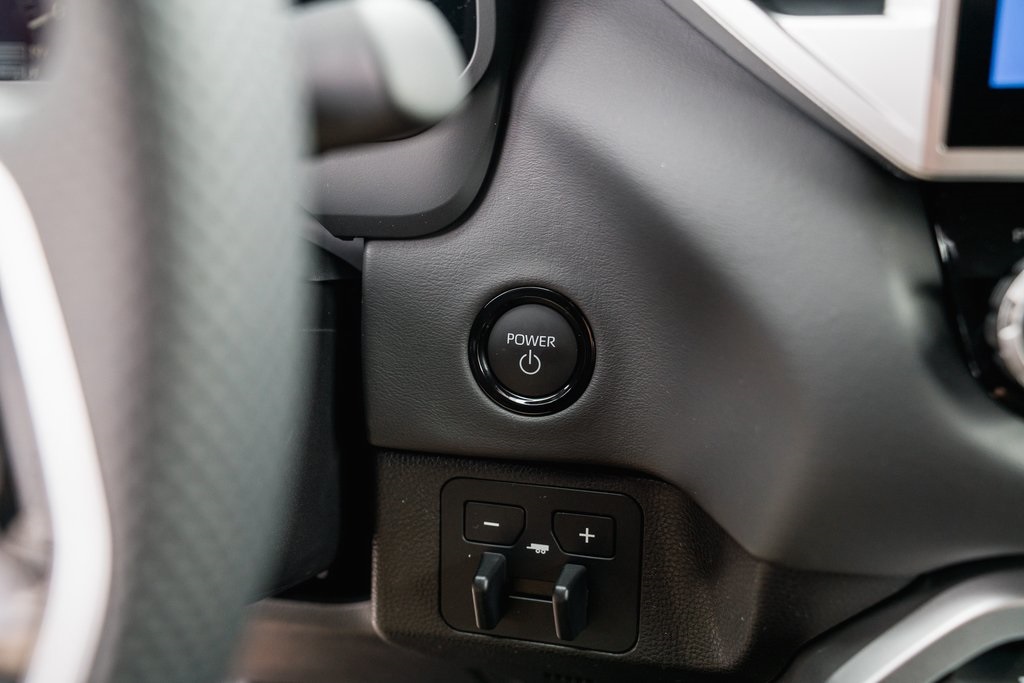 2025 Toyota Tundra Platinum CrewMax photo 16