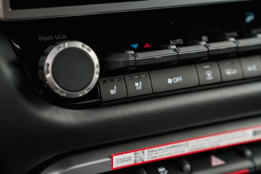 2025 Toyota Tundra Platinum CrewMax photo 17