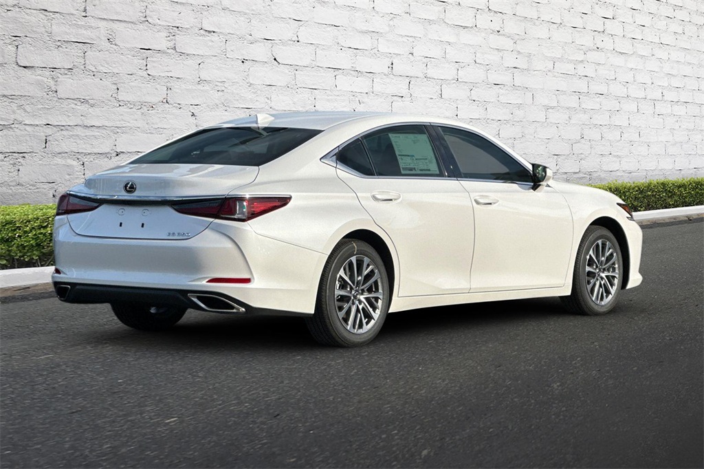 2025 Lexus ES 350 photo 4