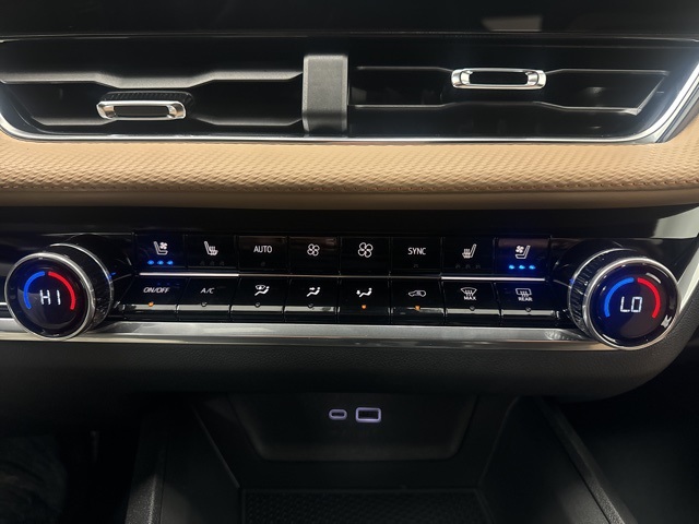 new 2025 Chevrolet Equinox car, priced at $31,995