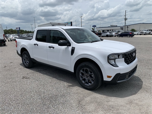 2025 Oxford White Ford Maverick XLT FWD Truck