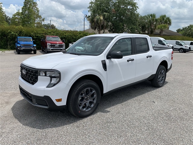 2025 Oxford White Ford Maverick XLT FWD Truck