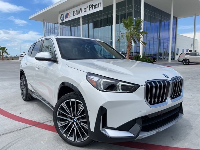 2025 BMW X1 28i's photo