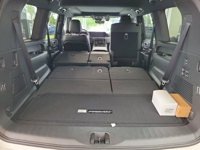 2025 White / Black Nissan Armada PRO-4X 4X4 SUV