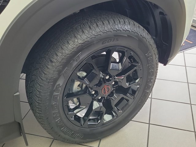 2025 White / Black Nissan Armada PRO-4X 4X4 SUV