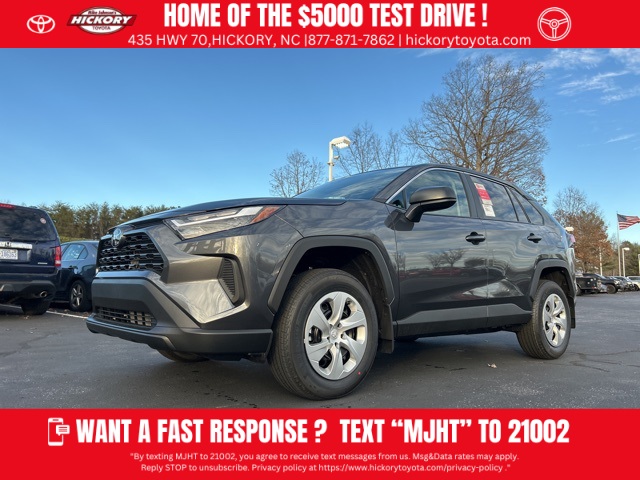 2025 Toyota RAV4 LE's photo