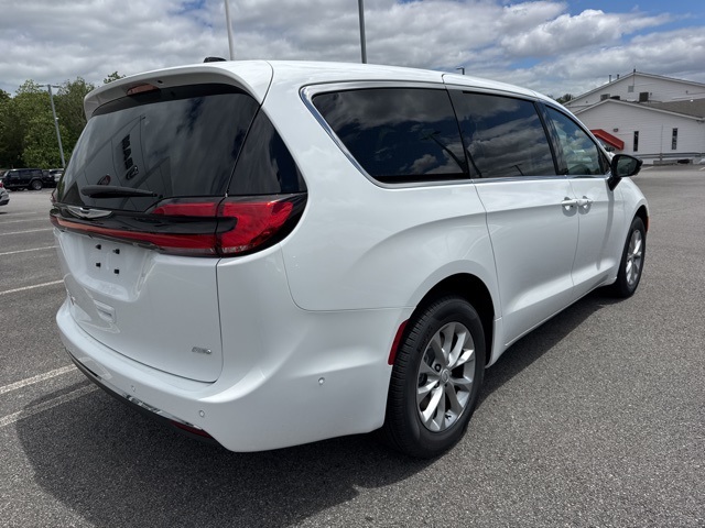 2025 Chrysler Pacifica photo 3