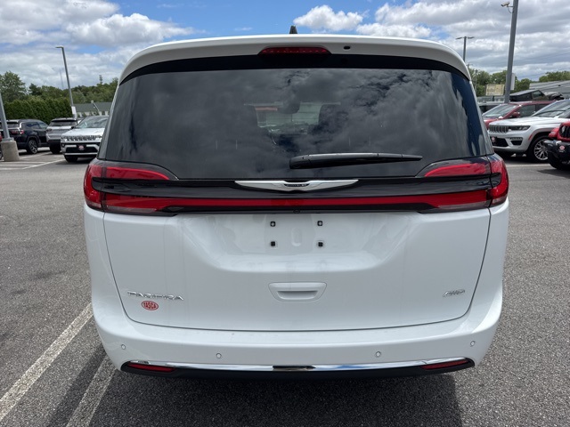 2025 Chrysler Pacifica photo 4