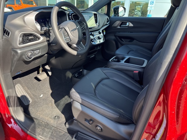 2026 Chrysler Voyager LX photo 12