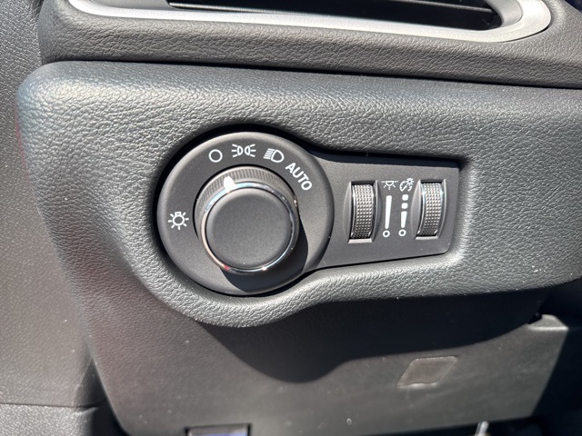 2026 Chrysler Voyager LX photo 14