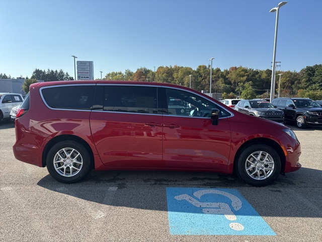 2026 Chrysler Voyager LX photo 4