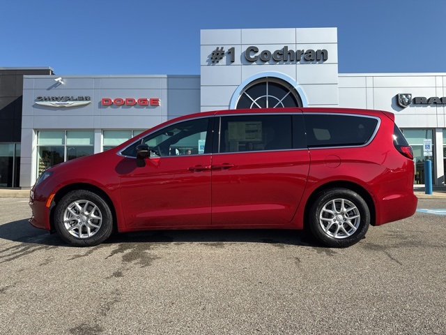 2026 Chrysler Voyager LX photo 6