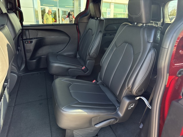 2026 Chrysler Voyager LX photo 8