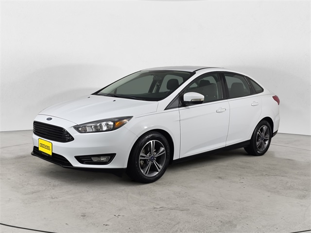 2017 Ford Focus SE's photo