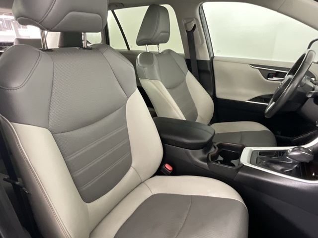 2019 Toyota RAV4 Limited photo 15