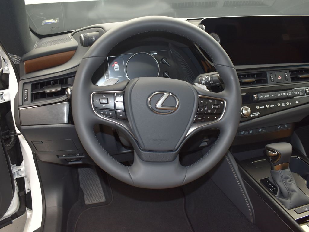 2025 Lexus ES 350 photo 13