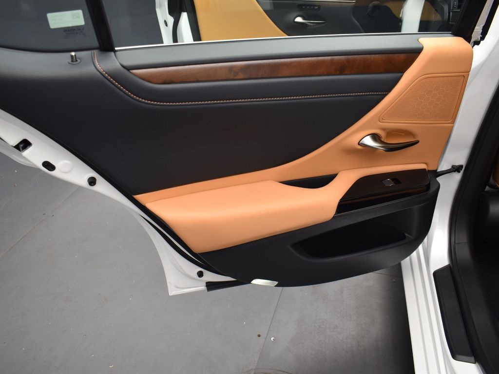 2025 Lexus ES 350 photo 15
