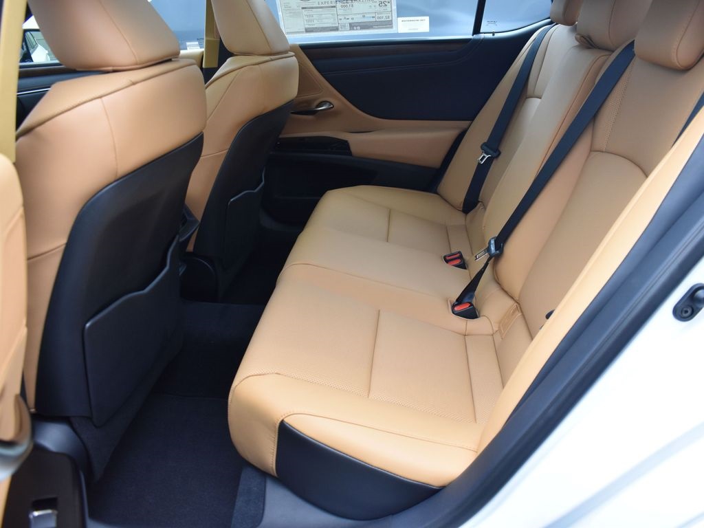 2025 Lexus ES 350 photo 16