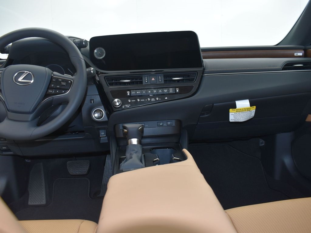 2025 Lexus ES 350 photo 18