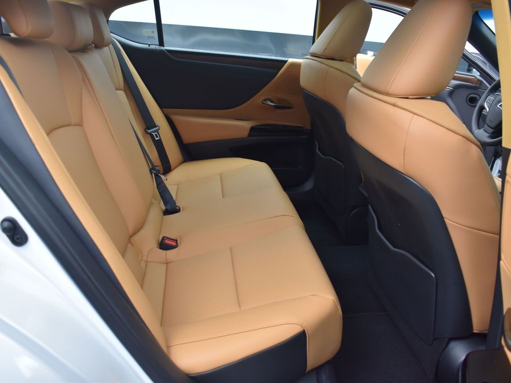 2025 Lexus ES 350 photo 19