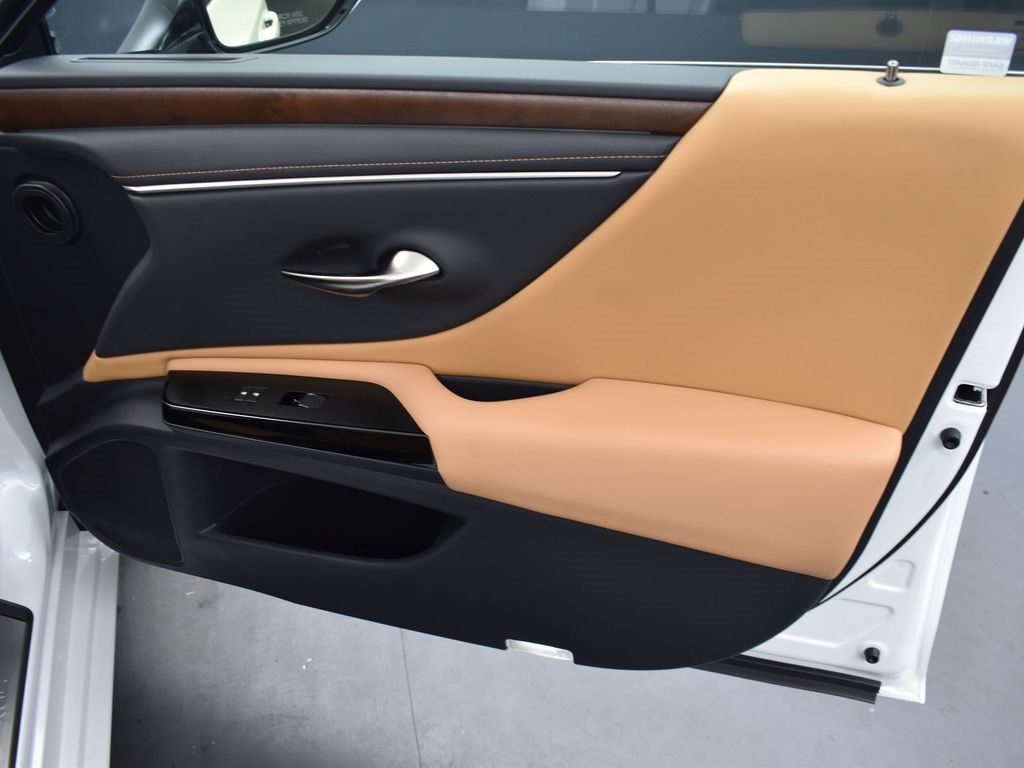 2025 Lexus ES 350 photo 20