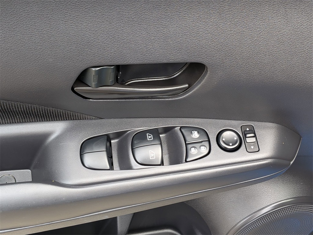 2023 Nissan Kicks S photo 9