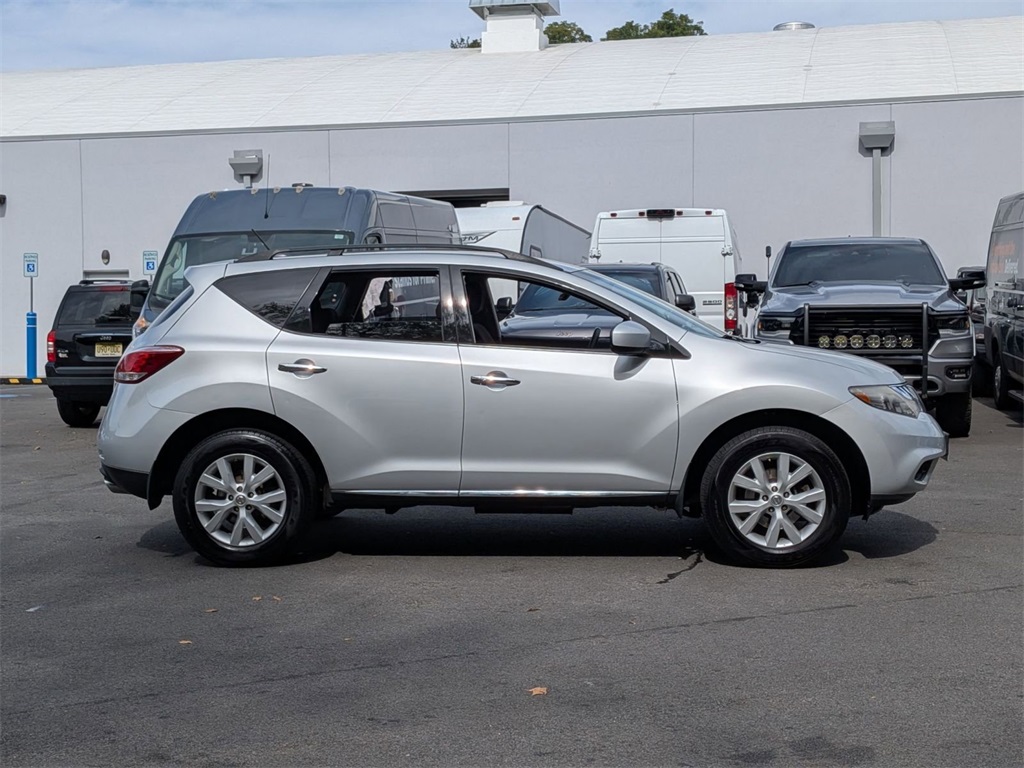 2014 Nissan Murano SV photo 2