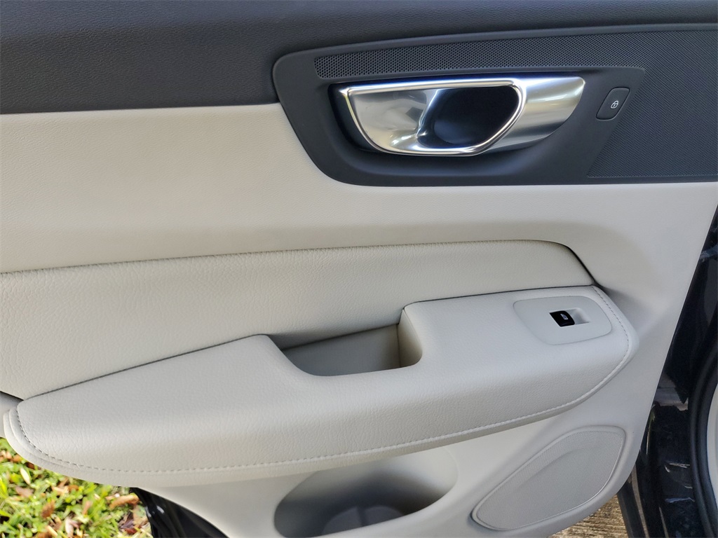 used 2021 Volvo XC60 car, priced at $24,749