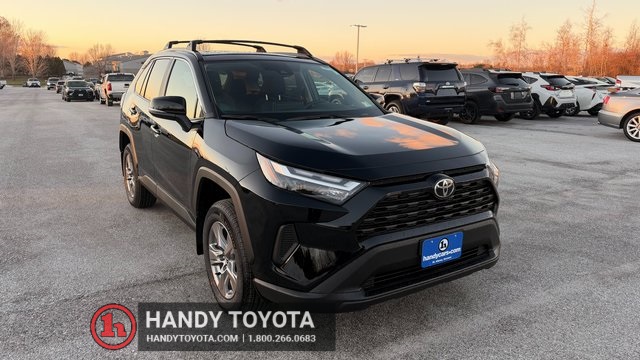 2025 Toyota RAV4 XLE's photo