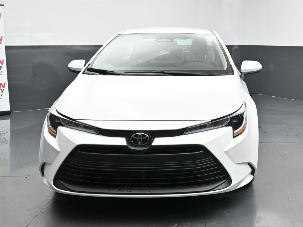 2026 Toyota Corolla LE photo 3