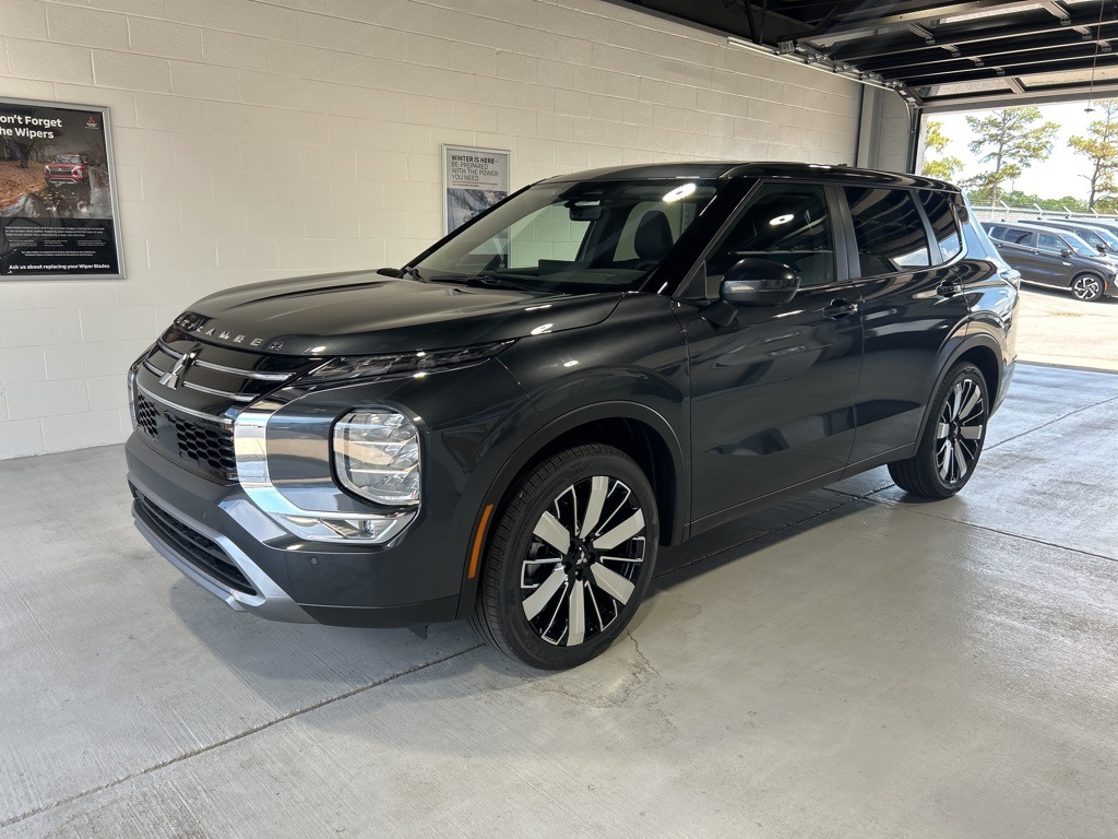 2025 Mitsubishi Outlander SE's photo