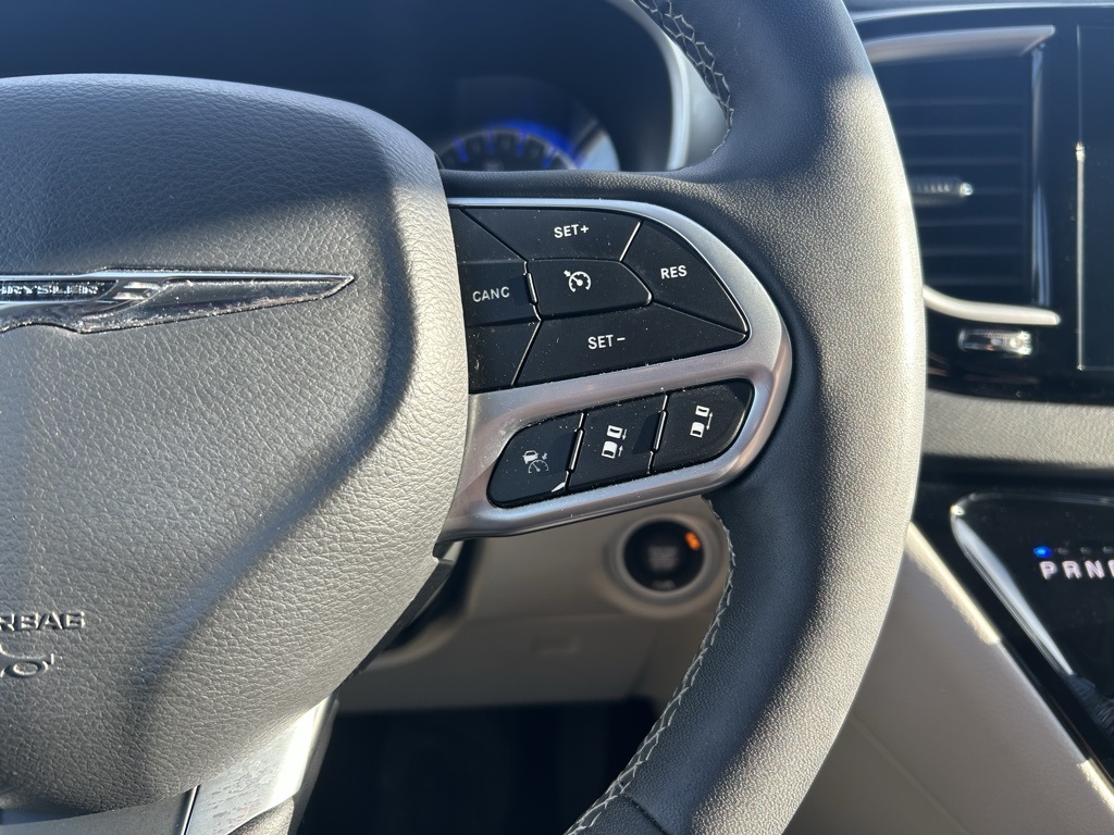 used 2024 Chrysler Pacifica car, priced at $26,000