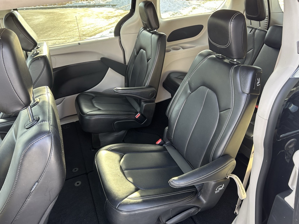 used 2024 Chrysler Pacifica car, priced at $26,000