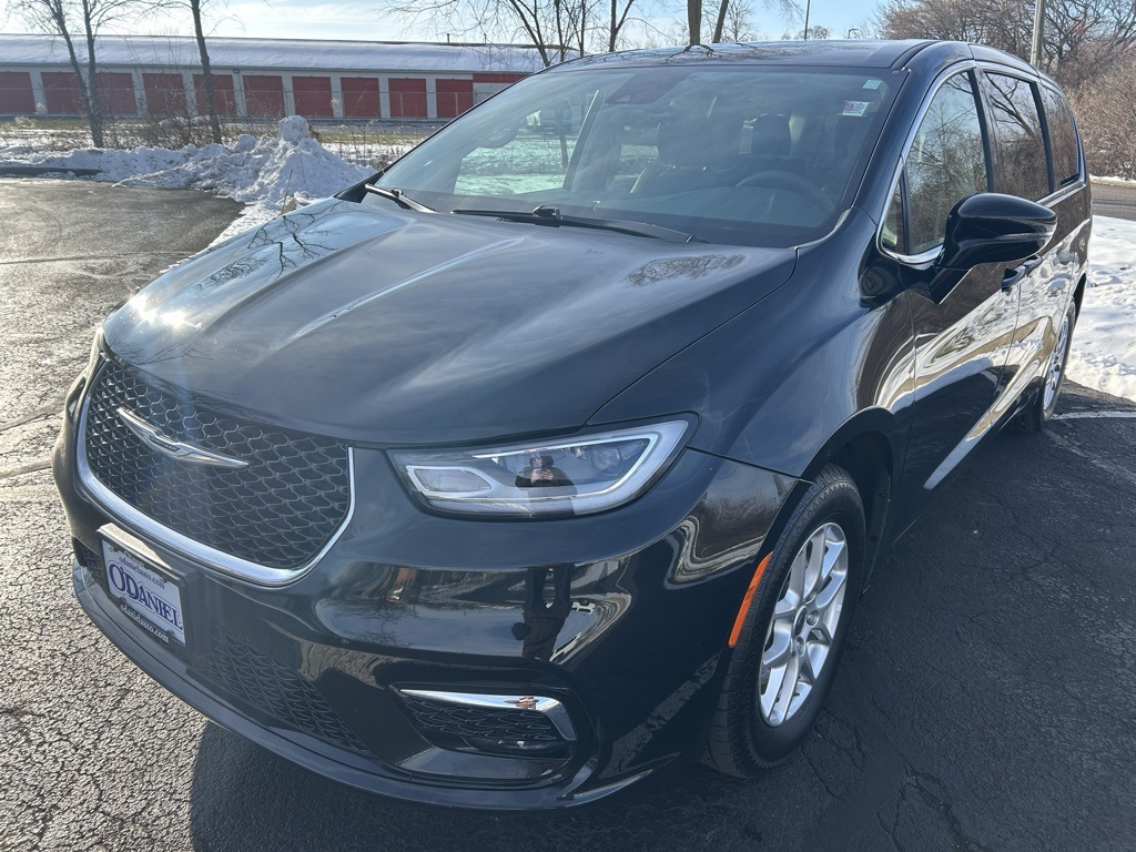 used 2024 Chrysler Pacifica car, priced at $26,000
