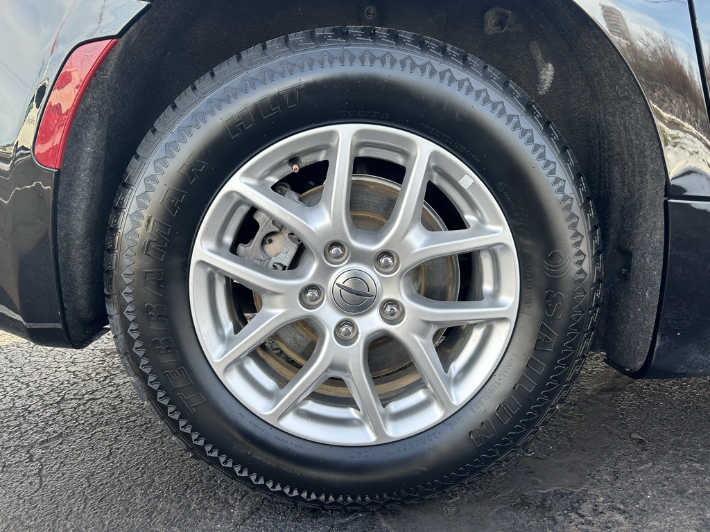 used 2024 Chrysler Pacifica car, priced at $26,000