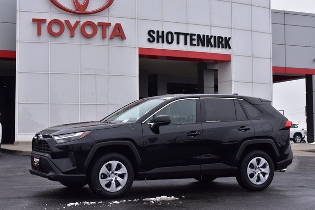 2025 Toyota RAV4 LE's photo