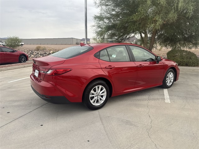 2025 Toyota Camry LE photo 4